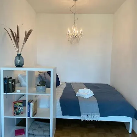 Apartment Cosy Uber Den Dachern Von Düsseldorf